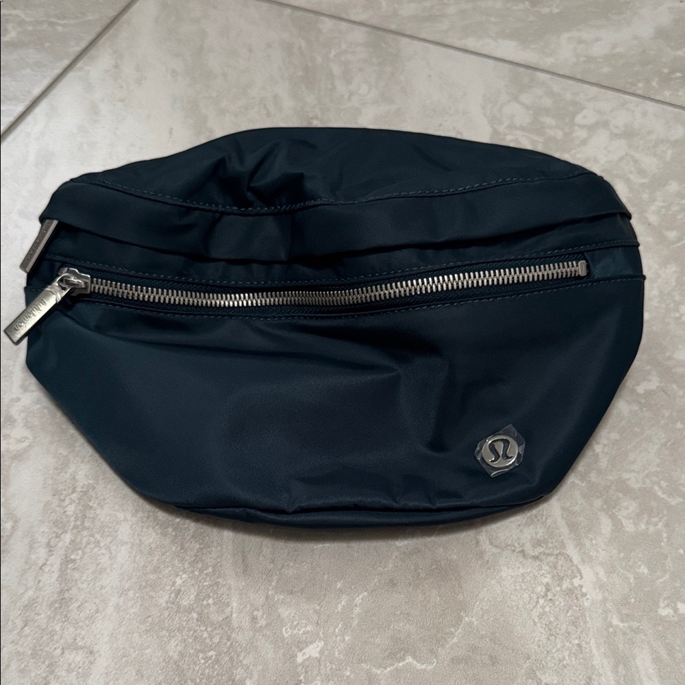 NEW! Lululemon City Adventurer Belt Bag 2.5L Black Silver Hardware.